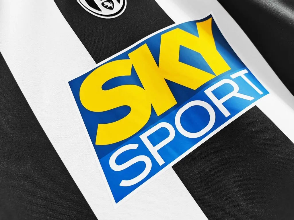 Juventus 2004-05 Home Jersey